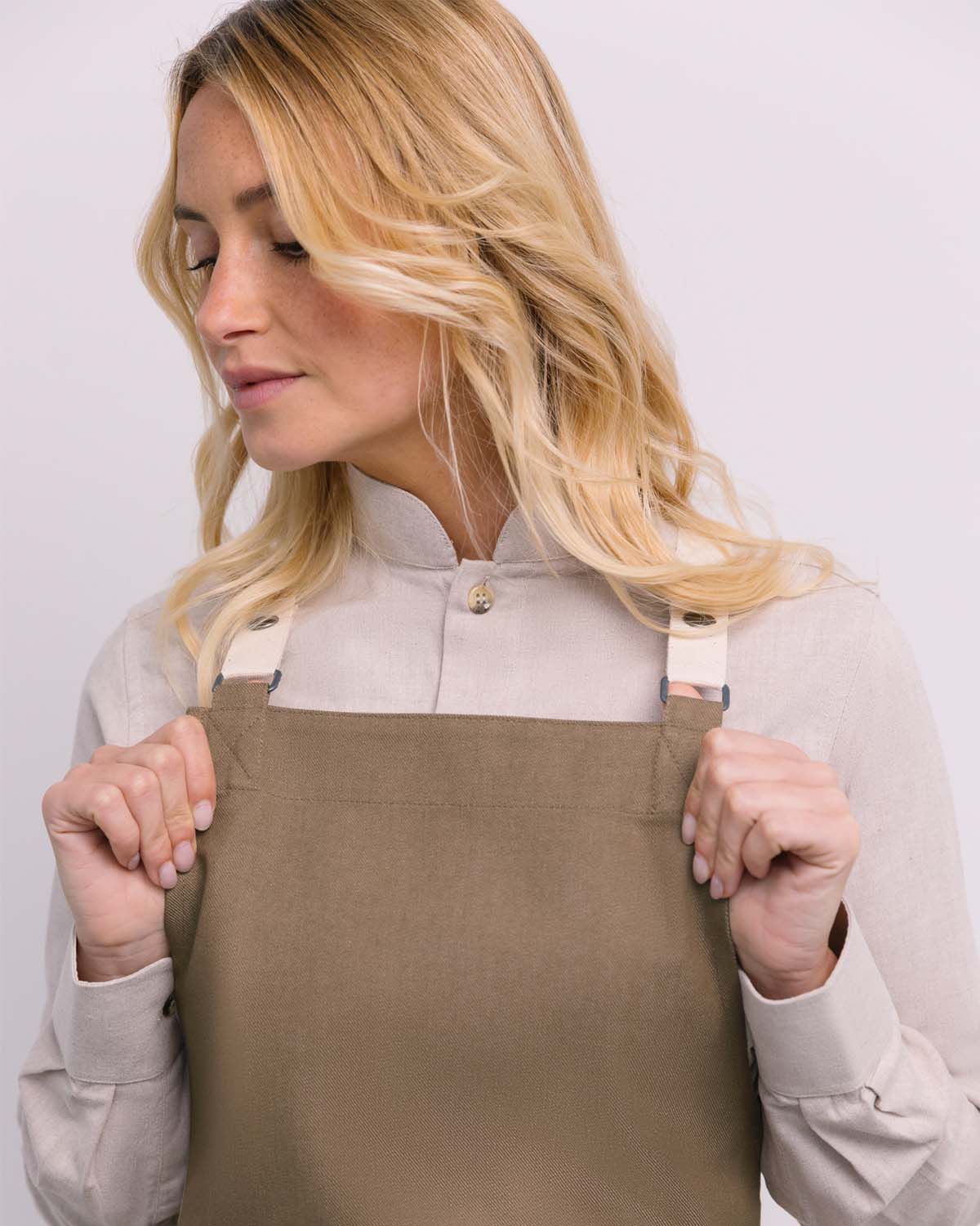 Avental Cruzado Melbourne em Denim Bege