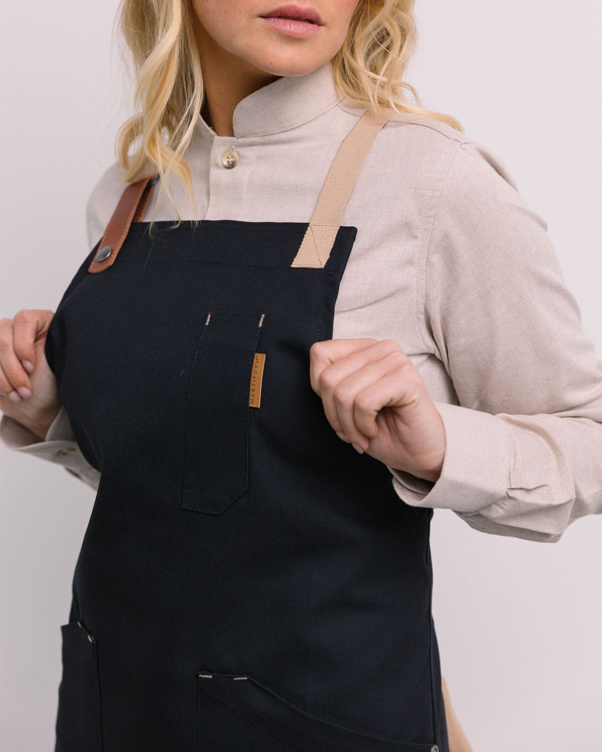 Delantal Cruzado Retro Negro con Tiras Beige